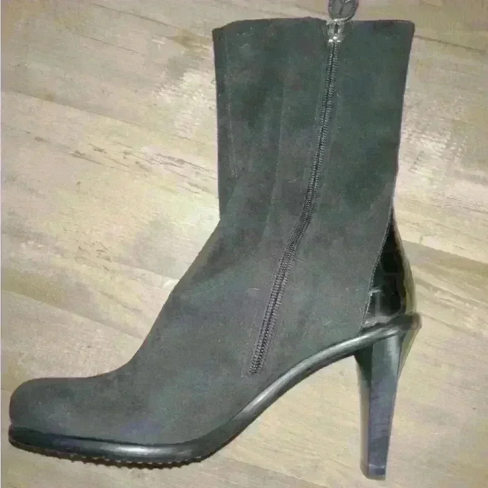 Donald J. Pliner Black Suede Heeled Boot with Faux Croc Embossing Size 6 1/2 M